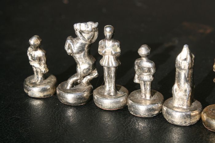 Vintage Metal Figures 1,1"