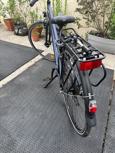 Btwin City Bike low frame( ladies ) with all bike accessories.