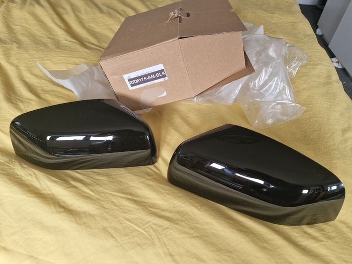 Black Wing Mirror Covers for land rover discovery 4 part number RRM175-AM-Blk