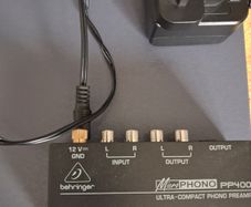 Phono Pre Amp - Behringer PP400