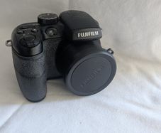 Fujifilm FinePix S1500 10.0-megapixel digital bridge camera in black