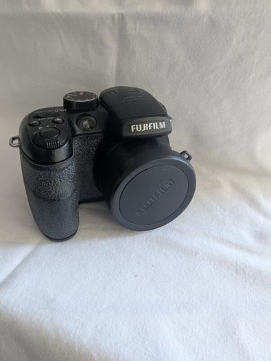 Fujifilm FinePix S1500 10.0-megapixel digital bridge camera in black