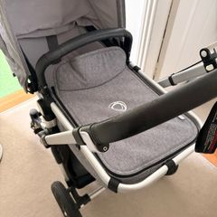 Bugaboo Cameleon and BeSafe Car Seat with Two Isofix Bases