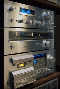 Hifi Gold from the Japanese Golden era 1970s STUNNING Pioneer Blueline Series SA 508 and 608 pristine condition No Offers
