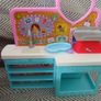 Barbie playset + 2 little dolls Image 4