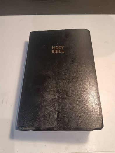 Mint Large New King James Holy Bible (copyright 1982)