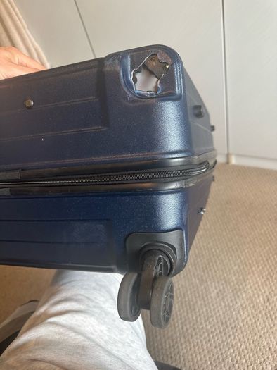 Large (20kg) suitcase