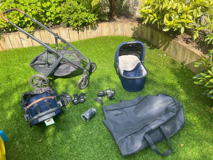 Uppa Baby Vista V2 Toddler/Newborn Bundle