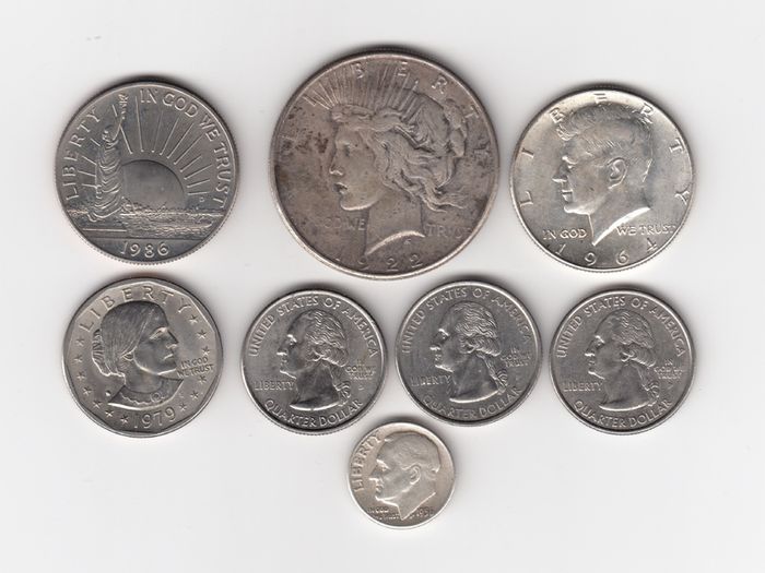 U.S.A 1922 Peace Dollar 90% silver coin, 1964 Kennedy,1956 Dime, 1986 immigrants 1/2 dollar, & 4 other USA coins (no 465)