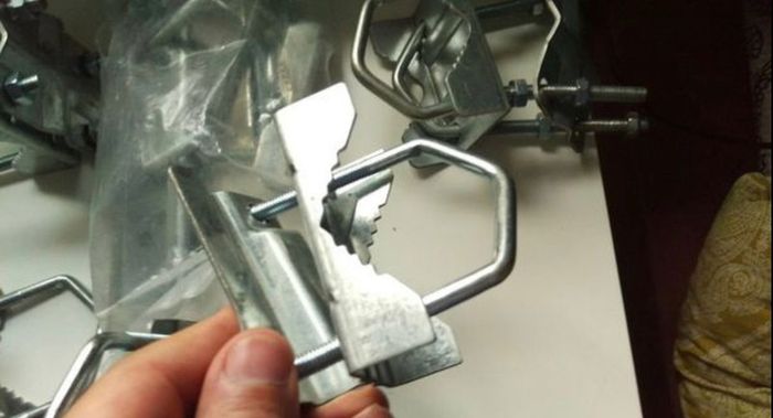 New 5 pieces of Clamp for satellite or poles .