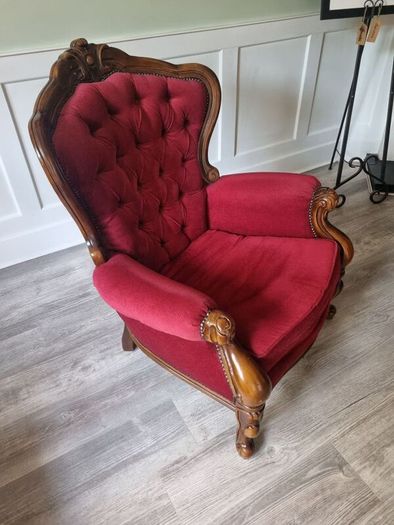 Queen Anne style armchairs and sofa