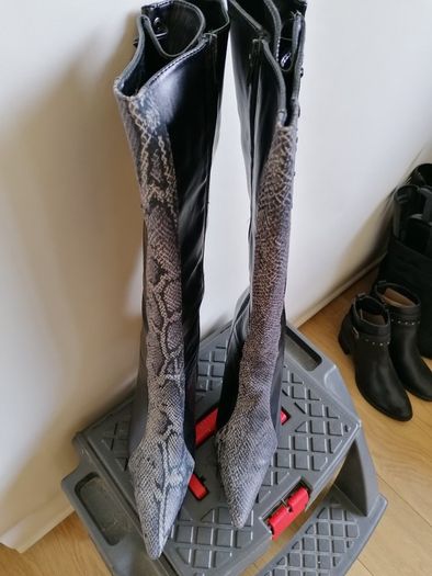 Women's Boot's NWT SIZE 7 Eur 40