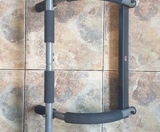 Door frame pull up bar