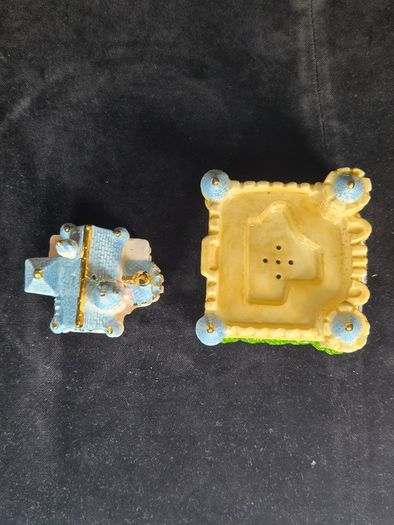 Disneyland Sleeping Beauty Castle Ceramic Salt and Pepper Shakers Set Disney