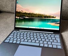 12.4" Surface Laptop Go