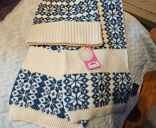 Scandi Style Hat and scarf set brand new