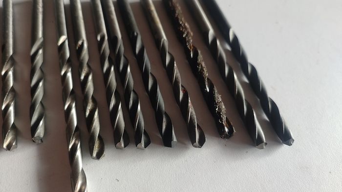 Lot of 32 USSR Metric Twist Drill Bits Set 2mm-6.9mm HSS R6M5 Jobber Taps NOS