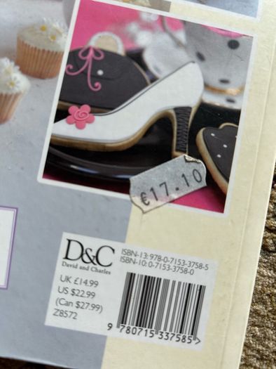 Decorating Cakes at Home Book