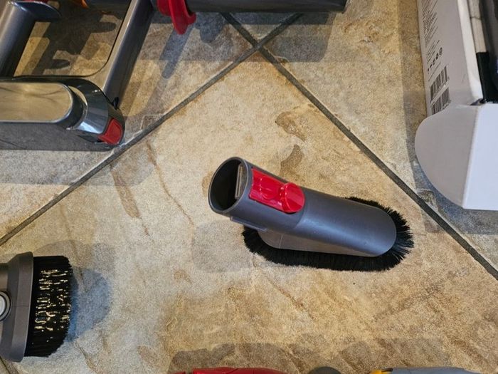 Dyson V15 absolute