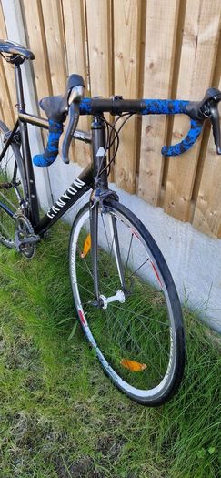 Canyon road bike ( serviced ) ( delivery )