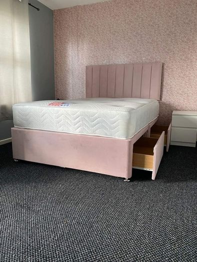 Brand New 5ft King  Stylish,divan Beds With Optional Tufted Mattresses Instock. Multiple Headboard Designs And Drawers Option Available.