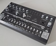 Behringer TD 3 Analog Bass Line Synthesizer