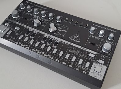 Behringer TD 3 Analog Bass Line Synthesizer