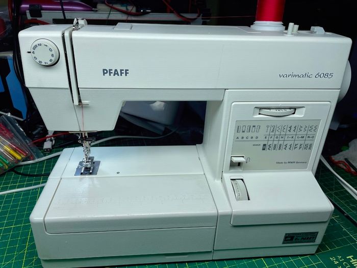 PFAFF Varimatic 6085 Sewing Machine - Just Serviced - Like New!