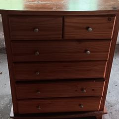 chest of drawers
