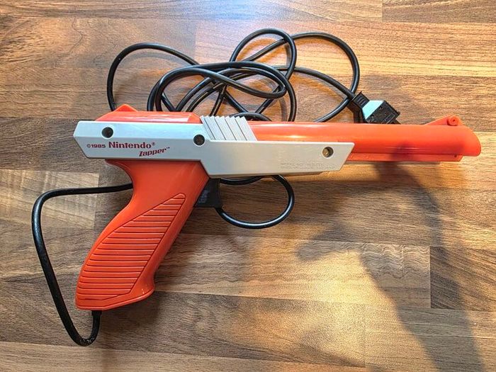 Nintendo NES Console Bundle | Fully Working | 2 Controllers, Zapper & 2 Games