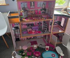 Kid Kraft dollhouse