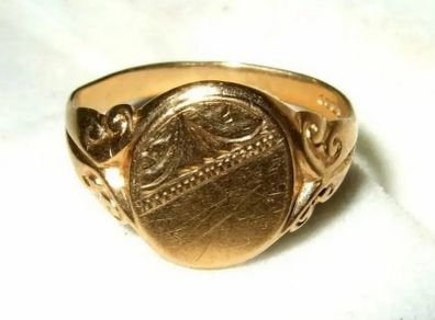 Vintage Hallmarked 9ct Gold Gentlemans Ring