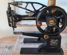 Singer 29K Series Hand-Cranked Leather Patcher. Beautifully. Restored Ready to Work