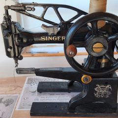 Singer 29K Series Hand-Cranked Leather Patcher. Beautifully. Restored Ready to Work