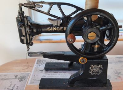 Singer 29K Series Hand-Cranked Leather Patcher. Beautifully. Restored Ready to Work