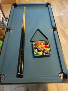 Foldable pool table