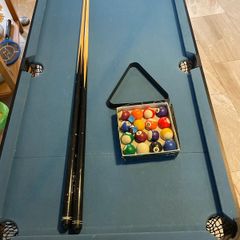 Foldable pool table