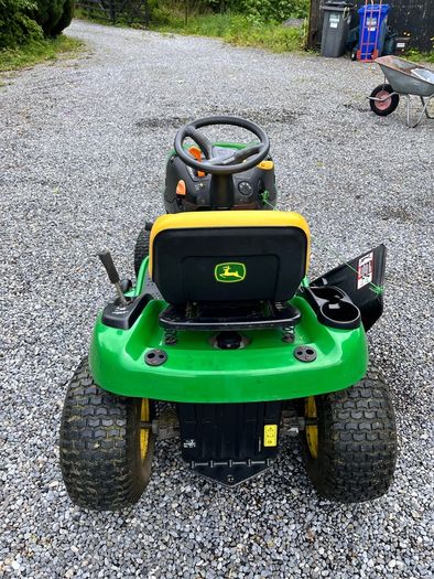 John Deere Lawn Teactor Ride on Mower