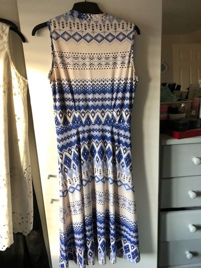 Ladies stunning dress worn once like new size 10