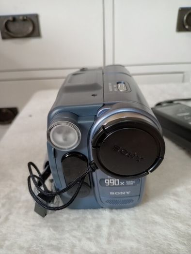 Sony Video Hi 8 Handycam with Original accessories
