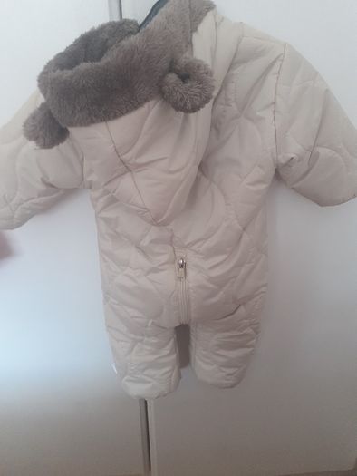 New unisex snow suit beigh with brown fur lining .Never worn size 0-3 months