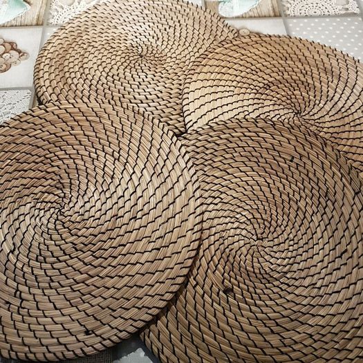 Dinner table mats