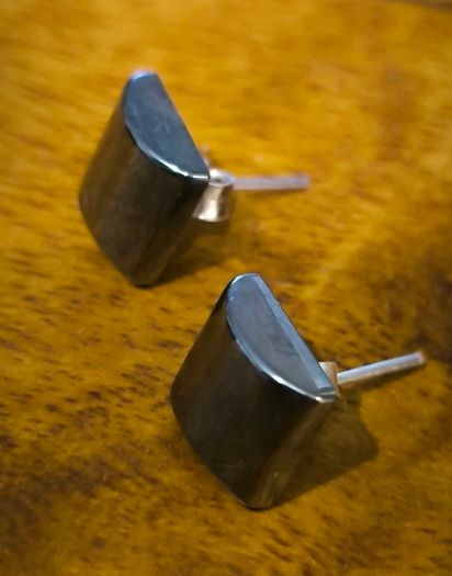 Silver earrings with hematite