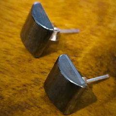 Silver earrings with hematite
