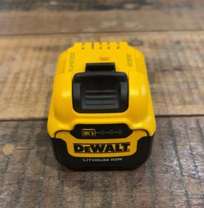 Dewalt Dcb126-xj 12v 5.0ah Xr Lithium-ion Battery