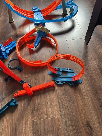 Hot Wheels Massive Look and tracks
