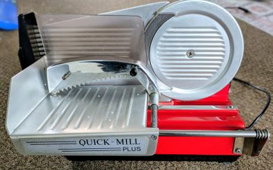 Meat bread slicer