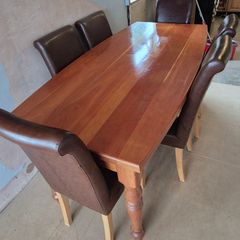 Kitchen Table with 6 chairs
