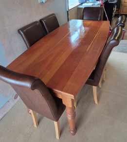 Kitchen Table with 6 chairs