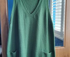 Green sleeveless jumper, Size 24, Brand new